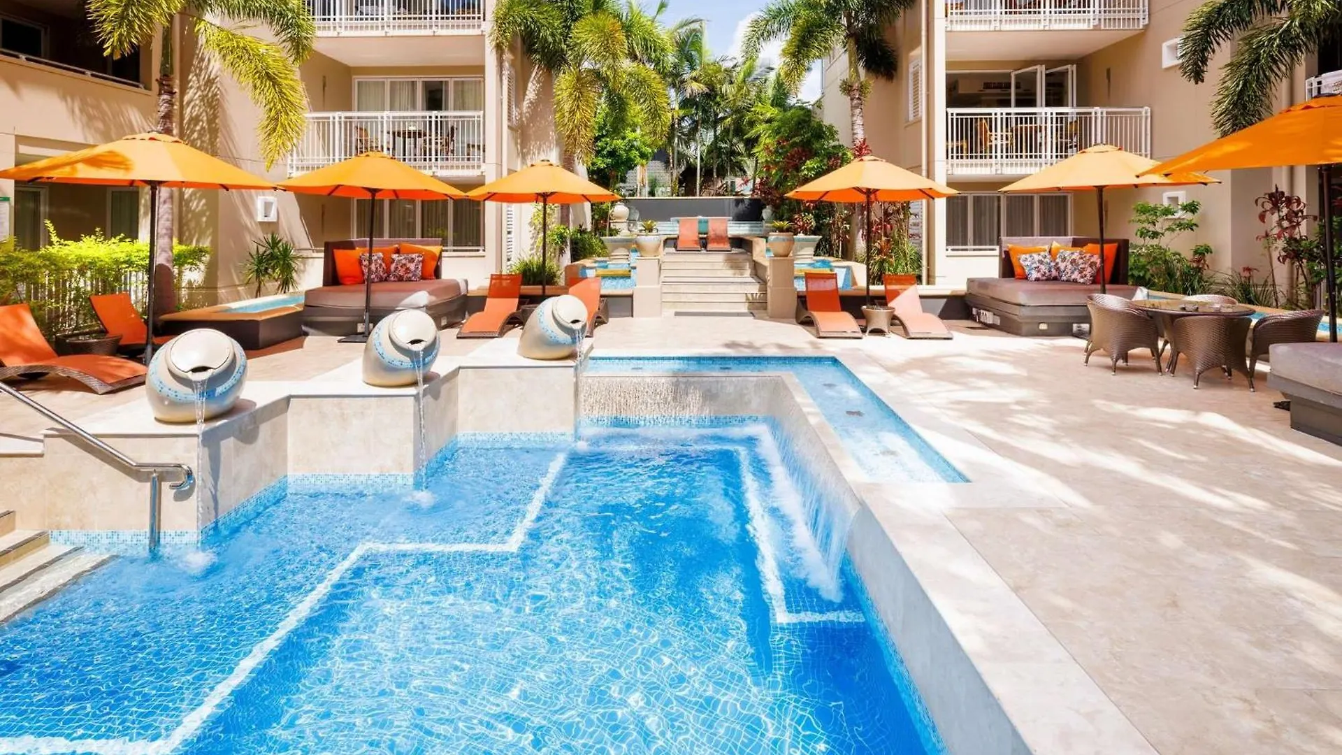 Laguna 117 Poolside, Near Beach Noosa Heads